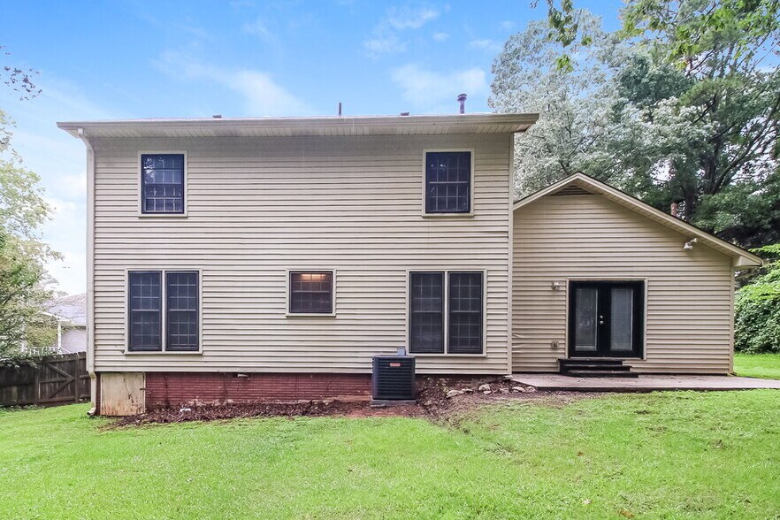 Building Photo - 1489 George Dr SE