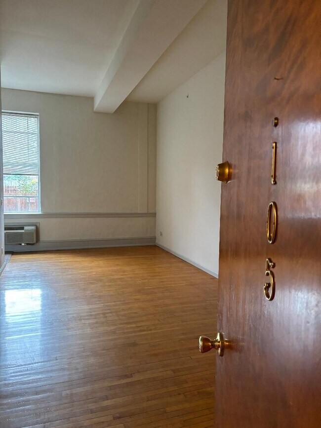 Building Photo - The Uptown Lofts #105