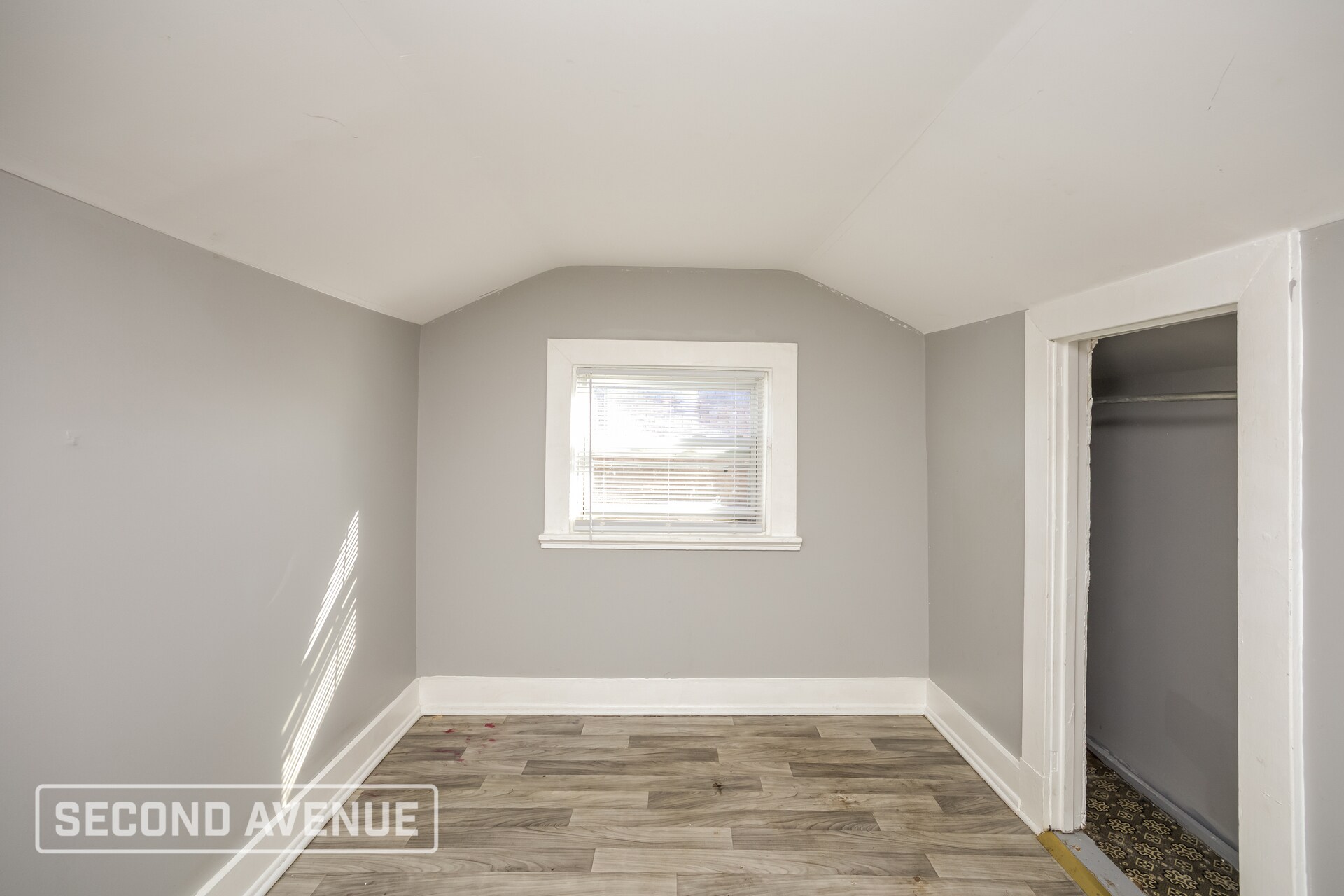 Building Photo - 1806 Sundale Ave