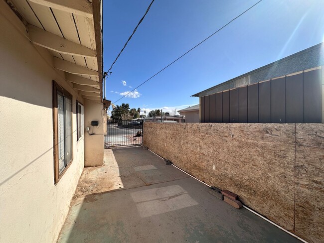 Building Photo - 2 BED 2 BATH WITH A HUGE BACKYARD IN THE H...