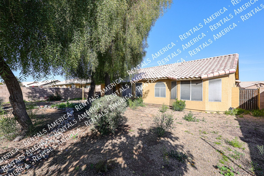 Building Photo - 5351 W Saragosa St