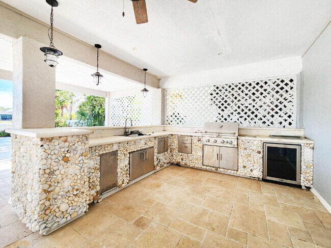 Building Photo - "3-Bed, 3-Bath Gem in New Port Richey with 2,233 Sq Ft of Living Space!"