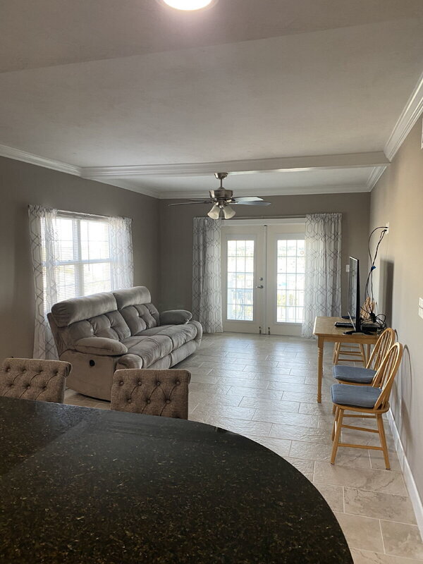 Building Photo - 404 S Beach St