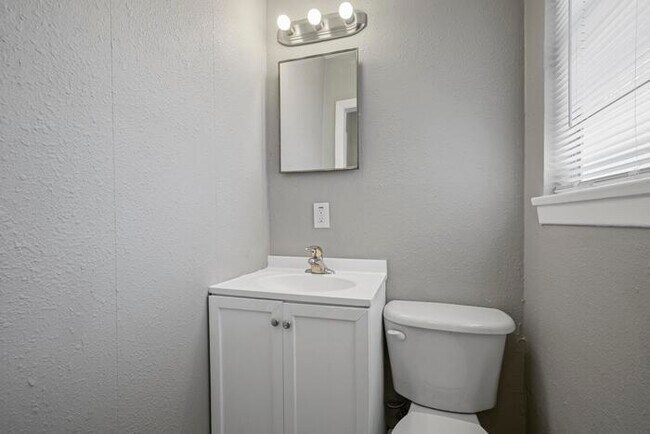 Building Photo - 62 Pershing Dr