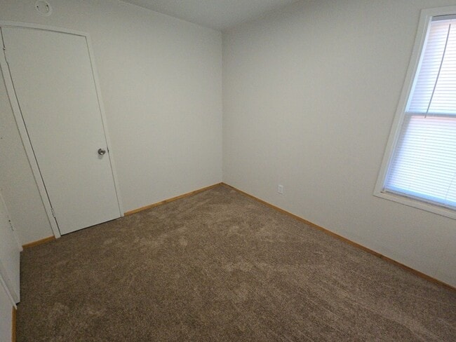 Building Photo - 2BD/1BA Pine Hill home on quiet road!