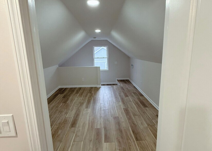 Building Photo - 5216 Duke Ave