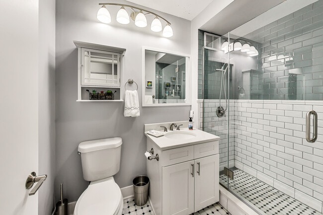 Building Photo - 400 N La Salle Dr