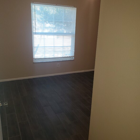 Building Photo - 7240 Parkside Villas Dr