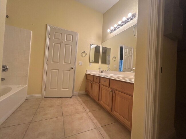 Building Photo - wonderful 3 bedroom home