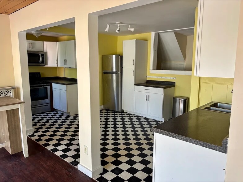 Building Photo - 192 Front St