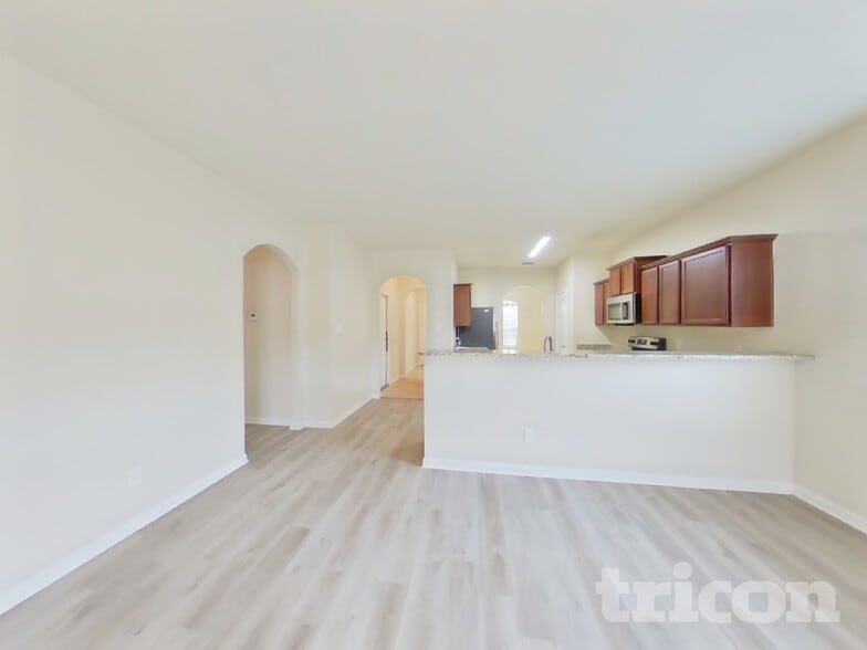 Building Photo - 4607 Le Villas