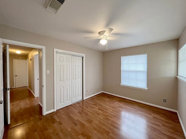 Building Photo - 2703 Thomas Ave