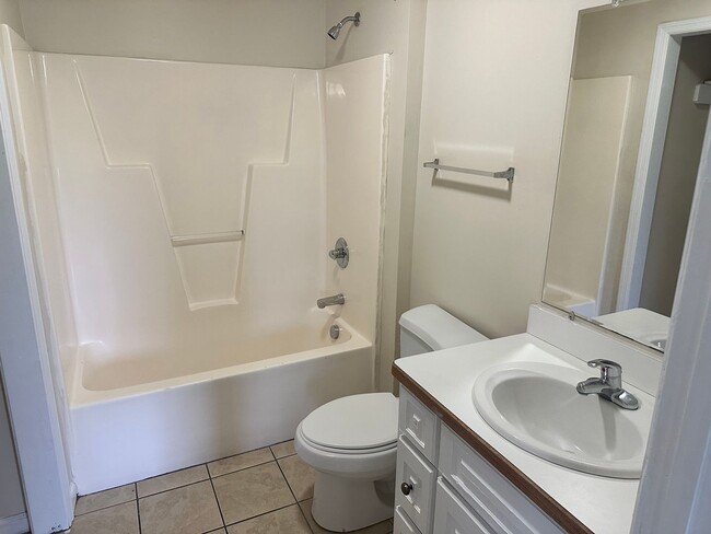 Building Photo - RENTAL HOME 3BD/2BTH