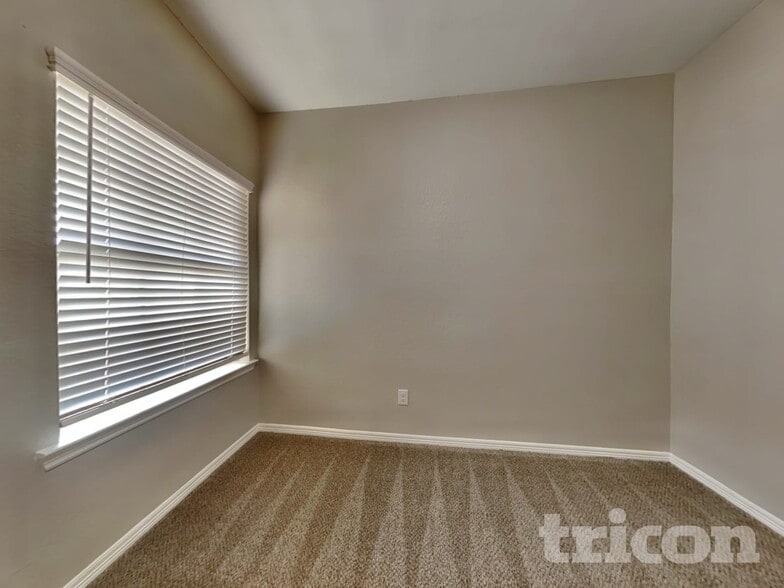 Building Photo - 20010 Northpark Oak Ln