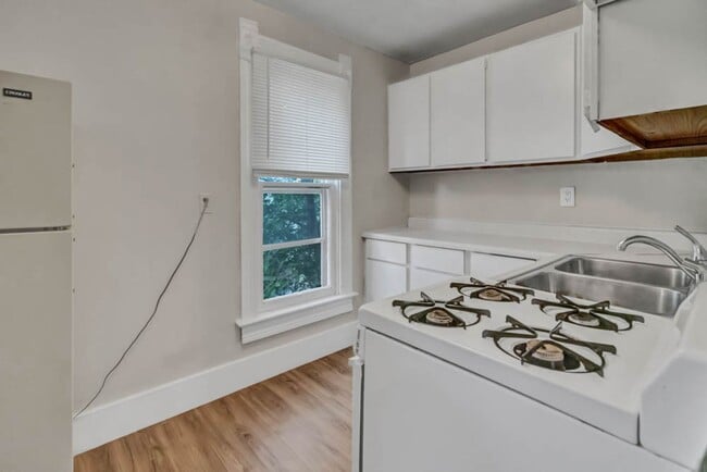 Building Photo - 1120 1/2 Washington St