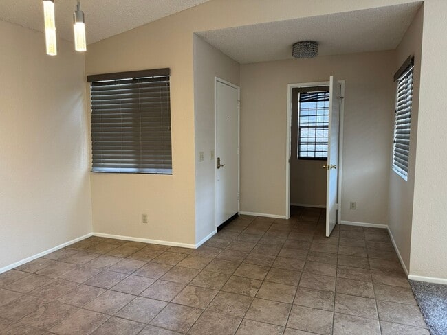 Building Photo - Lovely 2 Bedroom Condo in Azusa