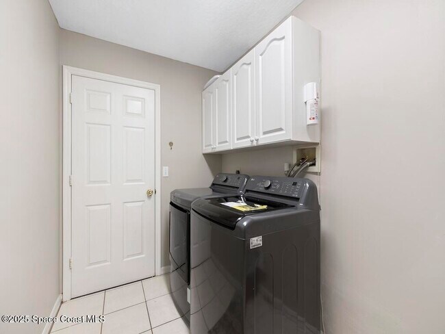 Building Photo - 1026 Blossom Dr