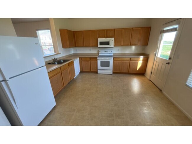 Building Photo - Two story townhome in Fountain