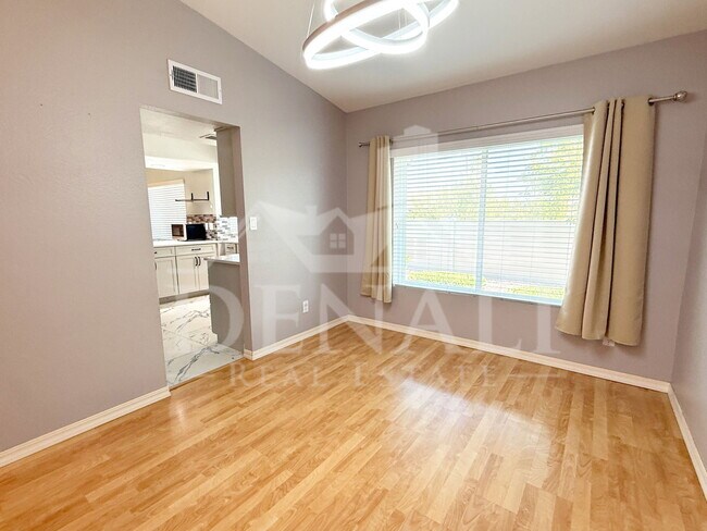 Building Photo - 811 E Chilton Dr