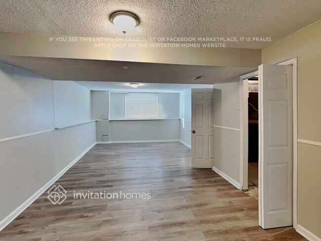 Building Photo - 1425 E 97th Pl