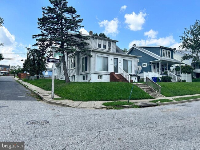 Building Photo - 3819 Woodlea Ave