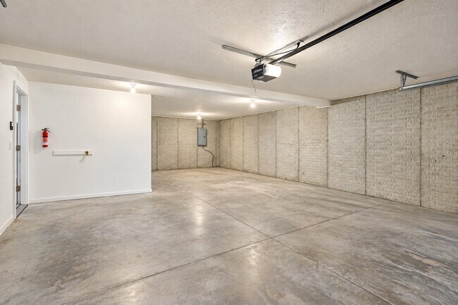 Building Photo - 16405 Camden Ave