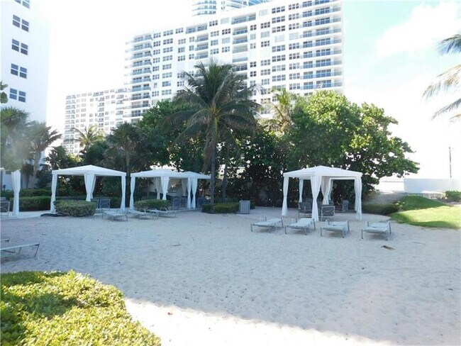 Building Photo - 3001 S Ocean Dr