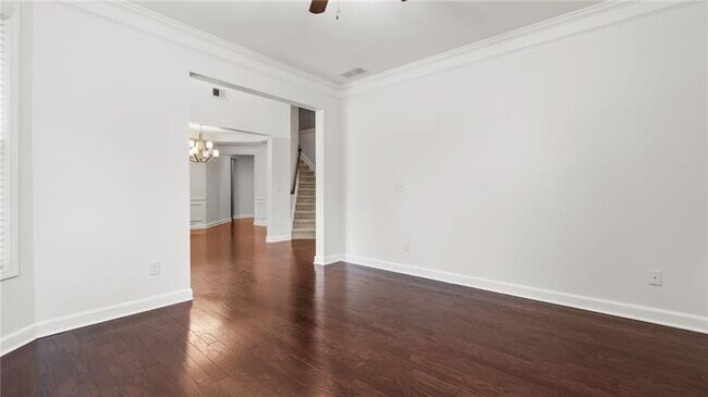 Building Photo - 2040 Bloomfield Ct