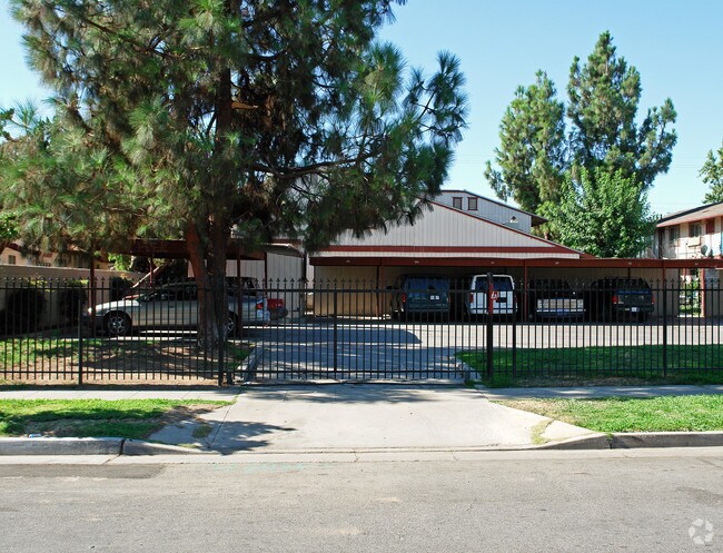 Primary Photo - 2525 W Andrews Ave