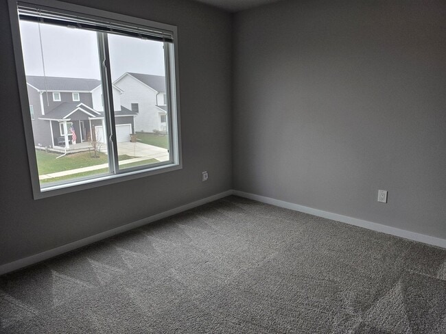 Building Photo - 3 Bed / 2.5 Bath Home in Norwalk. Move-In Special: Get 1 month FREE with an 18-Month Lease!