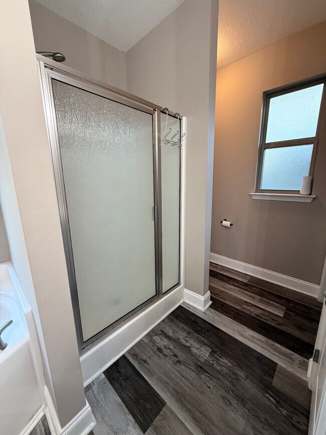 Building Photo - New Listing