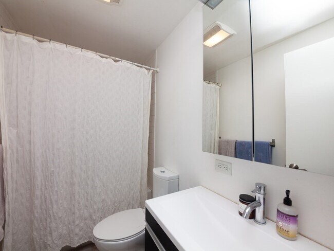 Building Photo - 1662 Washington St