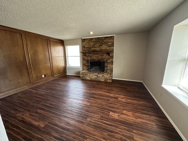 Building Photo - 1007 Southmoor Dr
