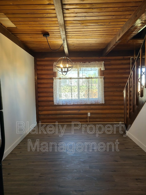 Building Photo - 15905 Ellis Ave