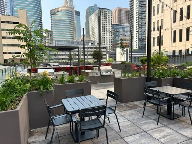 Outdoor common space - 121 Washington Ave S