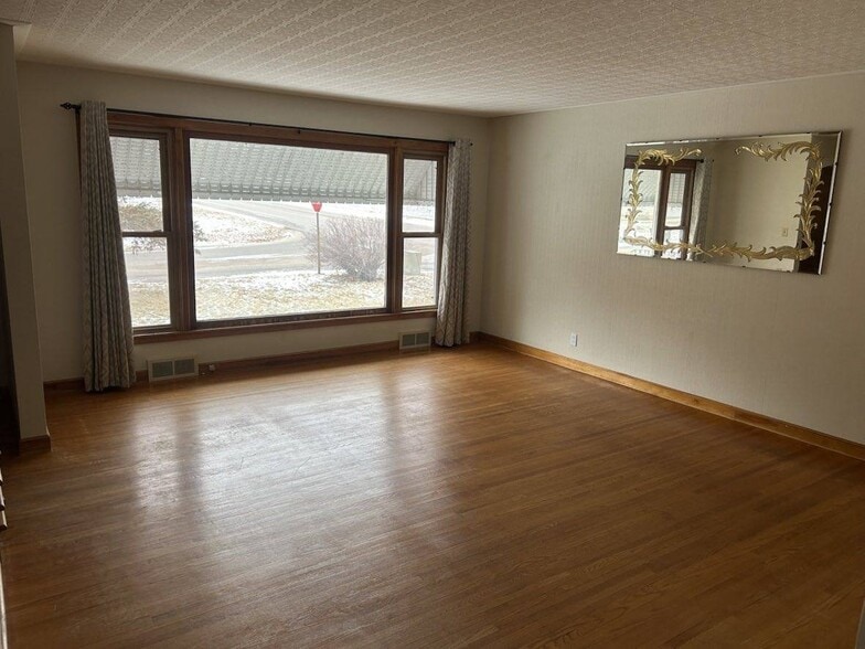 Building Photo - 2134 Graydon Ave