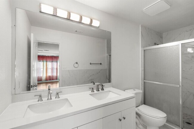 Building Photo - 300 Emerald Fields Ln