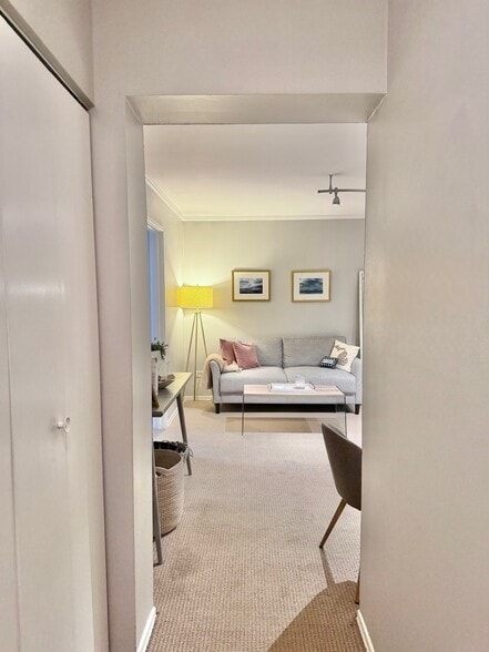 Building Photo - 426 W Barry Ave