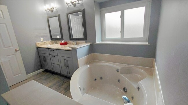 Building Photo - 331 Carriage Trail Ct