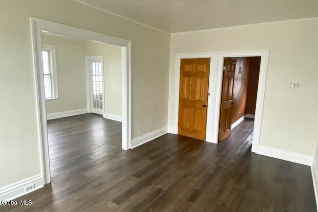 Building Photo - 163 Paine St