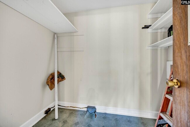 Building Photo - 1709 Woodfield Dr