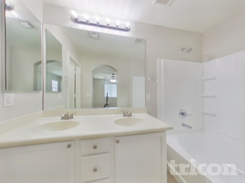 Building Photo - 14953 N 142nd Dr.