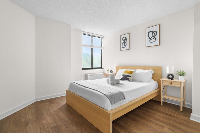 Building Photo - 801 15th St S