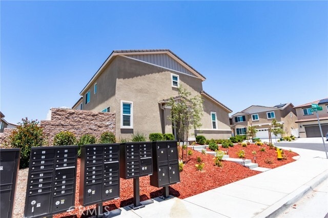 Building Photo - 36469 Shine Dr