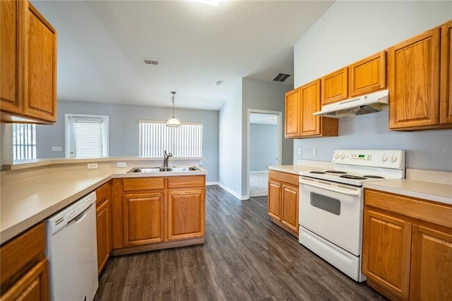 Building Photo - 233 Towhee Rd