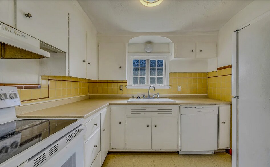 Building Photo - 99 Bedford St