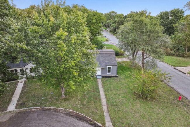 Building Photo - Charming 2 Bedroom, 2 Bath with Extra Loft Space Available Now!