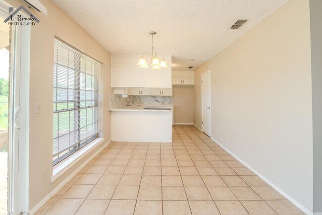 Building Photo - 1118 Crescent Ln