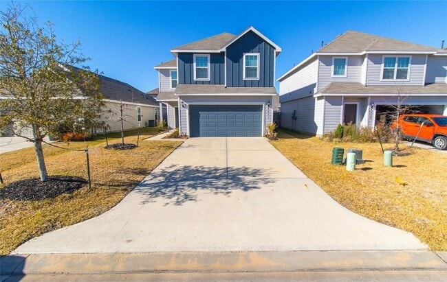 Building Photo - 2221 Middle Rdg Dr