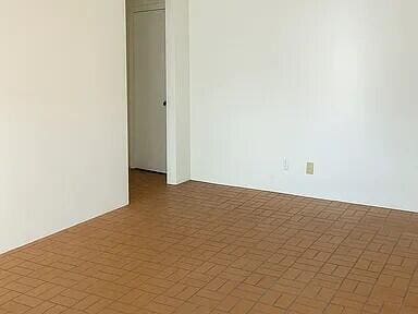 Building Photo - 2800 Middle River Dr